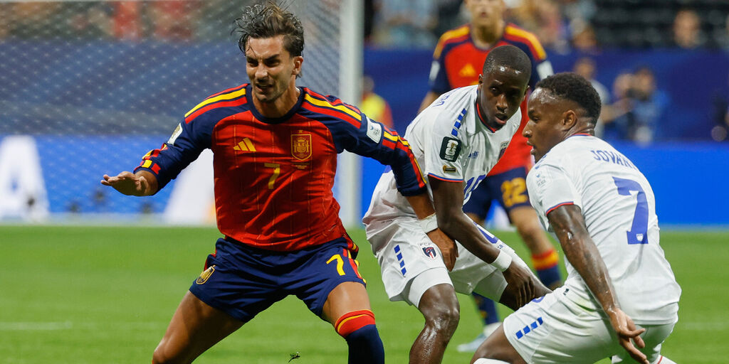 Copertina: Capo Verde leggendario, ferma la Spagna! Solo 0-0 all'esordio per la Roja