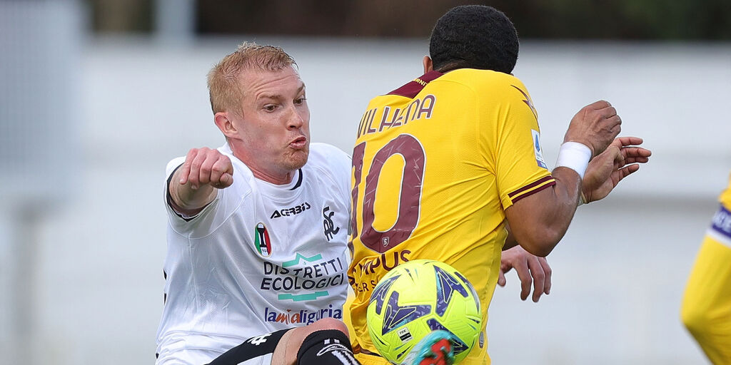 Copertina: Pareggio fra Spezia e Salernitana: Shomurodov rimedia a un autogol di Caldara