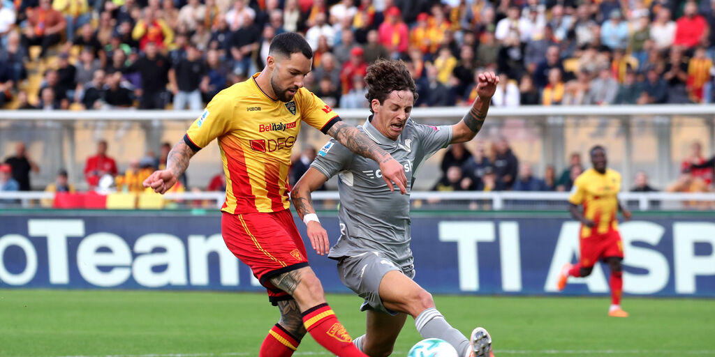 Copertina: Tante occasioni, zero gol: un punto a testa per Lecce e Verona