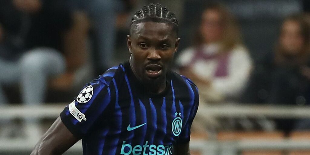 Copertina: Inter, sorride Chivu: Thuram in gruppo