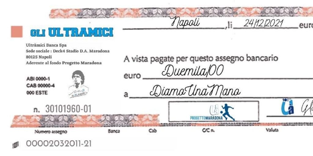 Copertina: Progetto Maradona - Ultramici donano l'assegno all'associazione "Diamo una mano"
