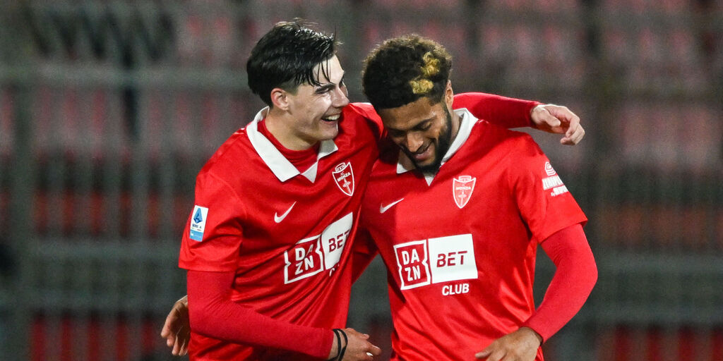 Copertina: Super Varela, Monza entusiasmante: 4-0 al Cagliari
