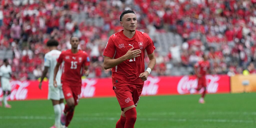Copertina: Tra Svizzera e Canada succede tutto nel secondo tempo: successo elvetico per 2-1