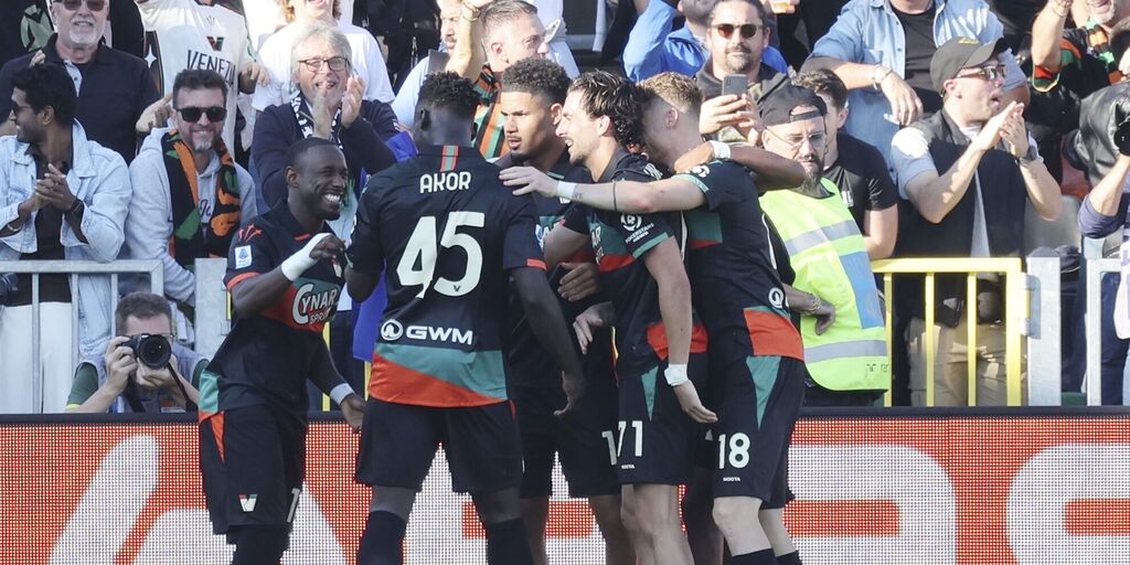 Copertina: Nicola, buonissima la prima: il Venezia batte il Napoli con la rete di Adams e i miracoli di Stankovic