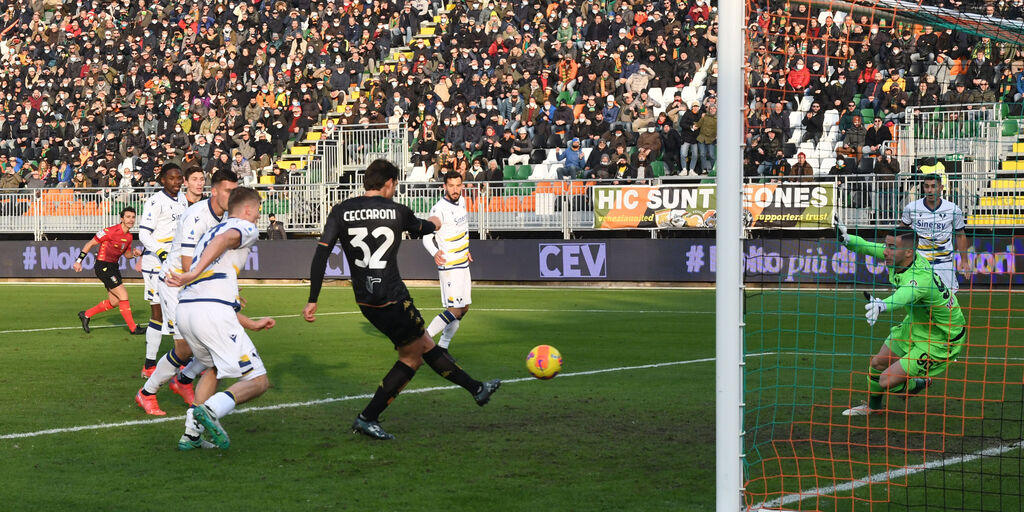 Copertina: Venezia-Verona 3-4: cronaca, tabellino e voti del Fantacalcio