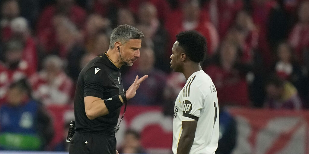 Copertina: Real Madrid, furia contro l'arbitro Vincic per il rosso a Camavinga