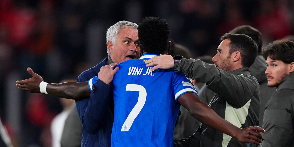 Copertina: Succede di tutto tra Benfica e Real Madrid: decide Vinicius, espulso Mourinho