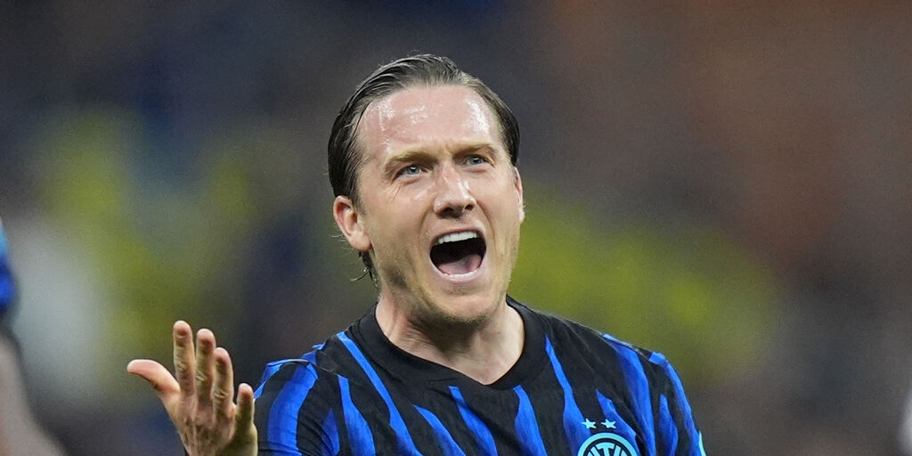 Copertina: Inter, Zielinski: "Chivu grande allenatore, posso fare ancora 4-5 anni ad alti livelli"