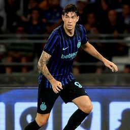 Copertina: Inter, Bastoni nel mirino del Barcellona