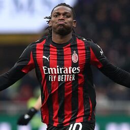 Copertina: Leao stende la Lazio, Milan ancora di corto muso