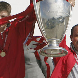 Da 0-3 a 3-3, Benitez spiega l'intervallo di Istanbul Copertina: Da 0-3 a 3-3, Benitez spiega l'intervallo di Istanbul