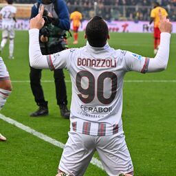 Copertina: Bonazzoli e Sanabria: la Cremonese vola, 2-0 al Lecce