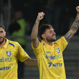 Copertina: Il Frosinone torna in Serie A! Festa allo Stirpe grazie al 5-0 contro il Mantova