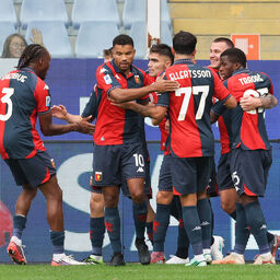 Copertina: Il Genoa prima domina e poi soffre: è 2-1 contro la Fiorentina