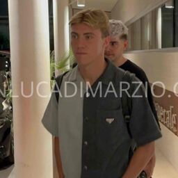 Napoli, Hojlund è atterrato in Italia: domani le visite mediche Copertina: Napoli, Hojlund è atterrato in Italia: domani le visite mediche