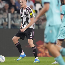 Copertina: Juve, problema muscolare per Holm: oggi gli esami strumentali