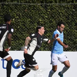 Copertina: Lazio, due gol contro l'Arezzo: a segno Pinamonti e Diogo Leite