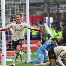 Copertina: Nottingham, che beffa! Mac Allister la decide all'ultimo respiro