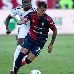 Copertina: Il Cagliari spreca, ma vince: Maldini condanna il Lecce 1-0