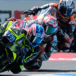 Copertina: MotoGP, quante emozioni in Olanda: Ogura trionfa così