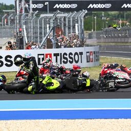 Copertina: MotoGP, maxi incidente in Ungheria: poi trionfa Marquez