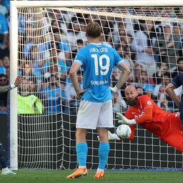Copertina: Il Napoli crolla, la Lazio splende: 0-2 al Maradona, a segno Cancellieri e Basic