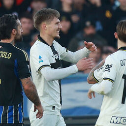 Copertina: Un rigore decide la sfida salvezza tra Pisa e Parma. Nzola si fa cacciare