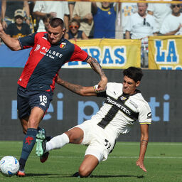 Copertina: Il Parma mette la prima: al Tardini Genoa ko 2-1