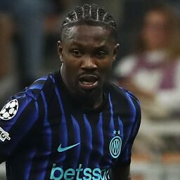 Copertina: Inter, sorride Chivu: Thuram in gruppo