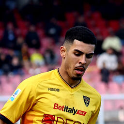 Copertina: Lecce, sabato c'è la Juventus: personalizzato anche per Veiga