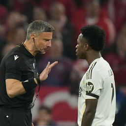 Copertina: Real Madrid, furia contro l'arbitro Vincic per il rosso a Camavinga